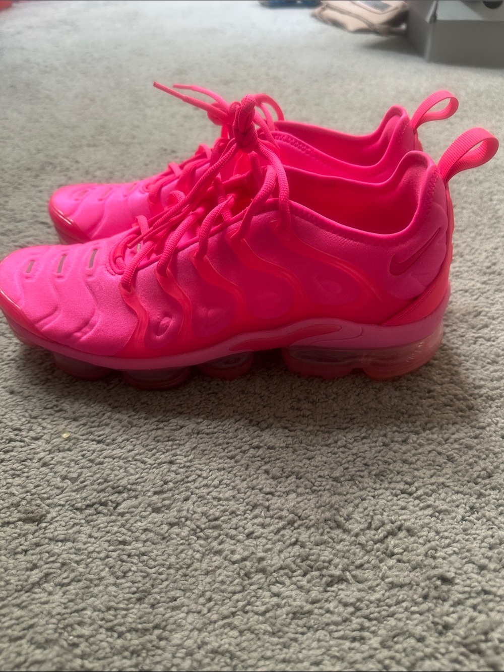 Nike Women's Vapormax Plus Hyperpink Neon Pink Sneakers - Vibrant Hot Pink - Picture 5 of 10